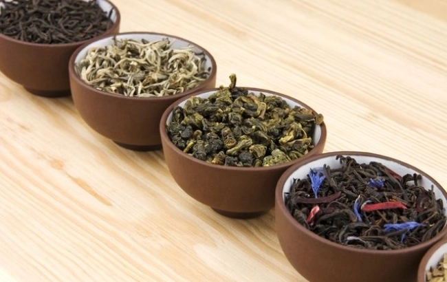 Czerwona herbata czy zielona? Która jest lepsza?