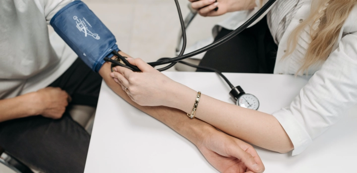 Herbata na nadciśnienie, obniżenie cukru i zbicie cholesterolu. Które napary pomogą na dłuższą metę?
