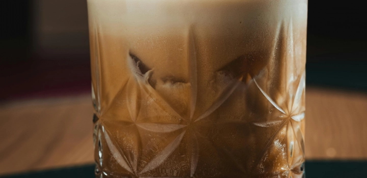 Dirty Coffee: Nowy Trend w Świecie Kawy, Który Musisz Poznać
