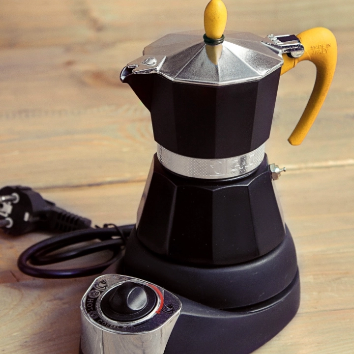 GAT Nerissima kawiarka elektryczna pojemność 4 espresso uchwyt żółty